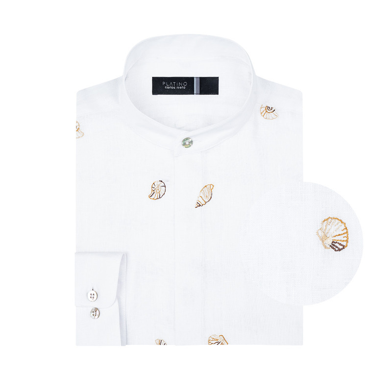 GUAYABERA BLANCA CUELLO NER BORDADO CARACOLES